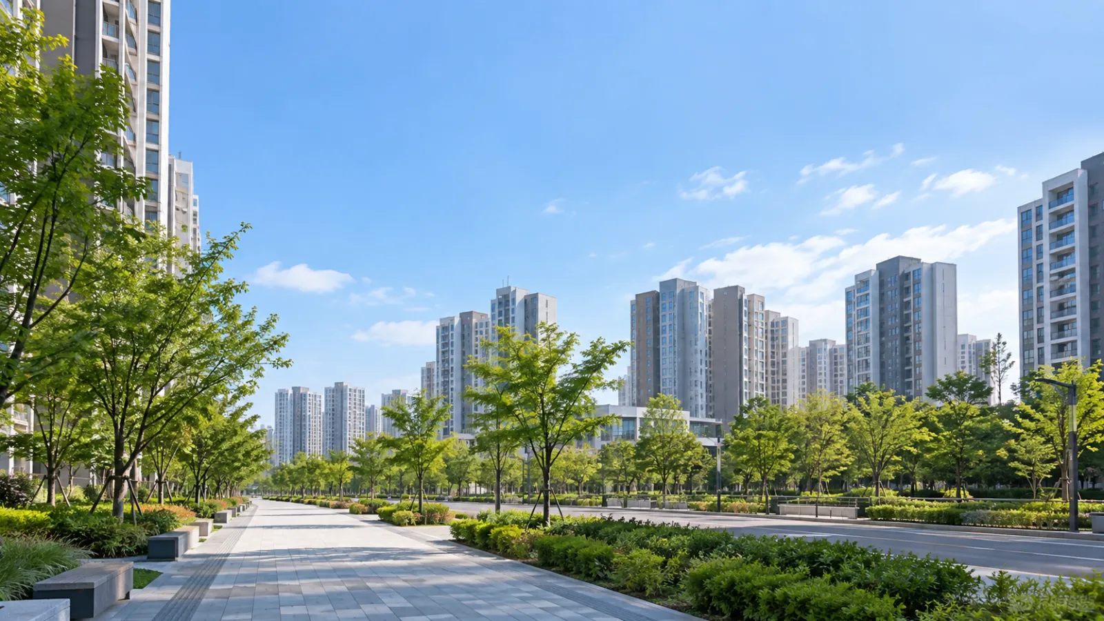 경기도 화성시 병점구의 도시 주거지역 특성을 참고해 AI로 생성한 가상 분위기 이미지. 자연광 아래 가로수와 주거 건물, 넓은 하늘을 표현했으며 실제 장소·학교·학원 건물의 사진이 아닙니다.