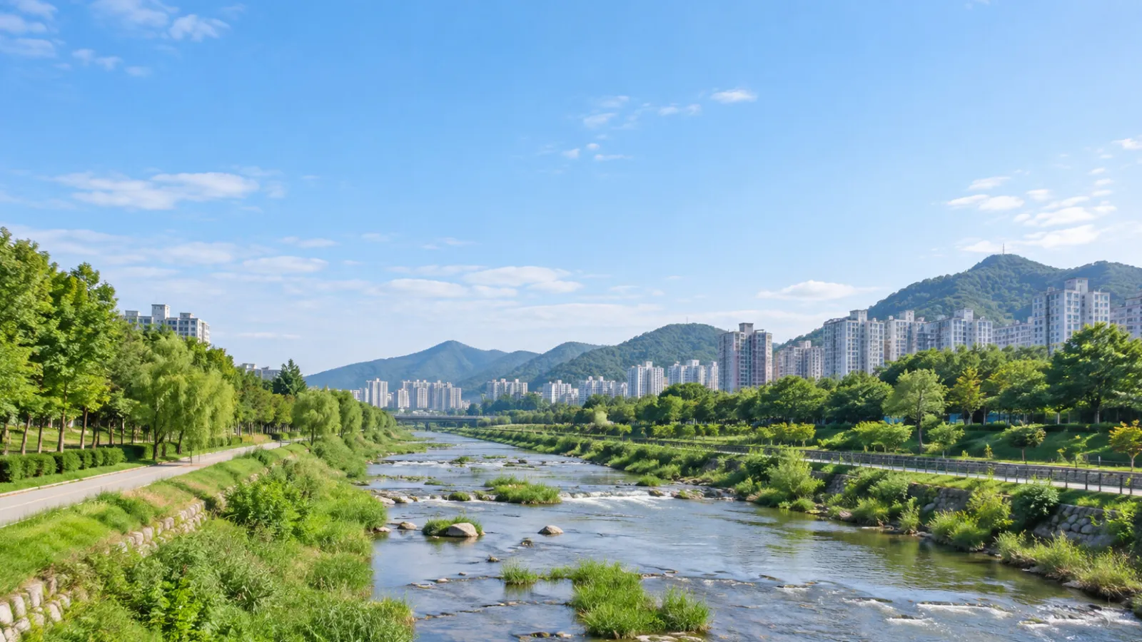 서울특별시 중랑구의 하천과 숲이 우거진 산지, 도시 분위기를 참고해 만든 AI 분위기 이미지입니다. 실제 장소나 학교·학원 건물을 촬영한 사진이 아닌 가상 장면입니다.