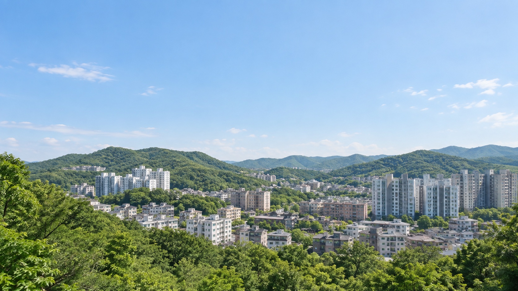 경기도 성남시 수정구의 내륙 도시와 숲이 우거진 구릉 특성을 참고한 가상 지역 장면. 실제 장소나 학교·학원 건물 사진이 아닌 AI 생성 분위기 이미지.