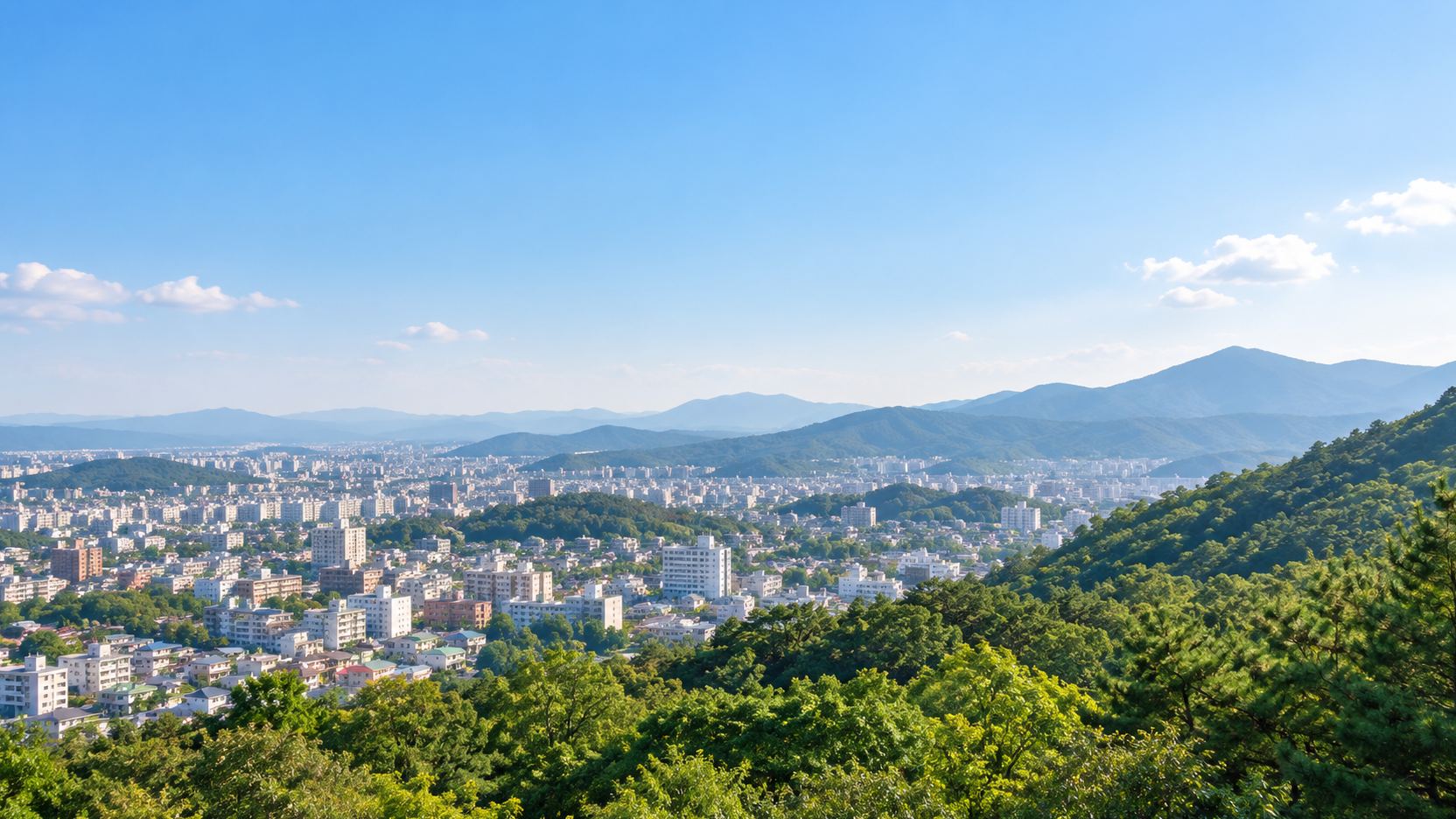 광주광역시 동구의 무등산 자락과 도심 지리 특성을 참고해 만든 실사 느낌의 가상 풍경. 실제 장소나 학교·학원 건물을 촬영한 사진이 아닌 AI 생성 지역 분위기 이미지.