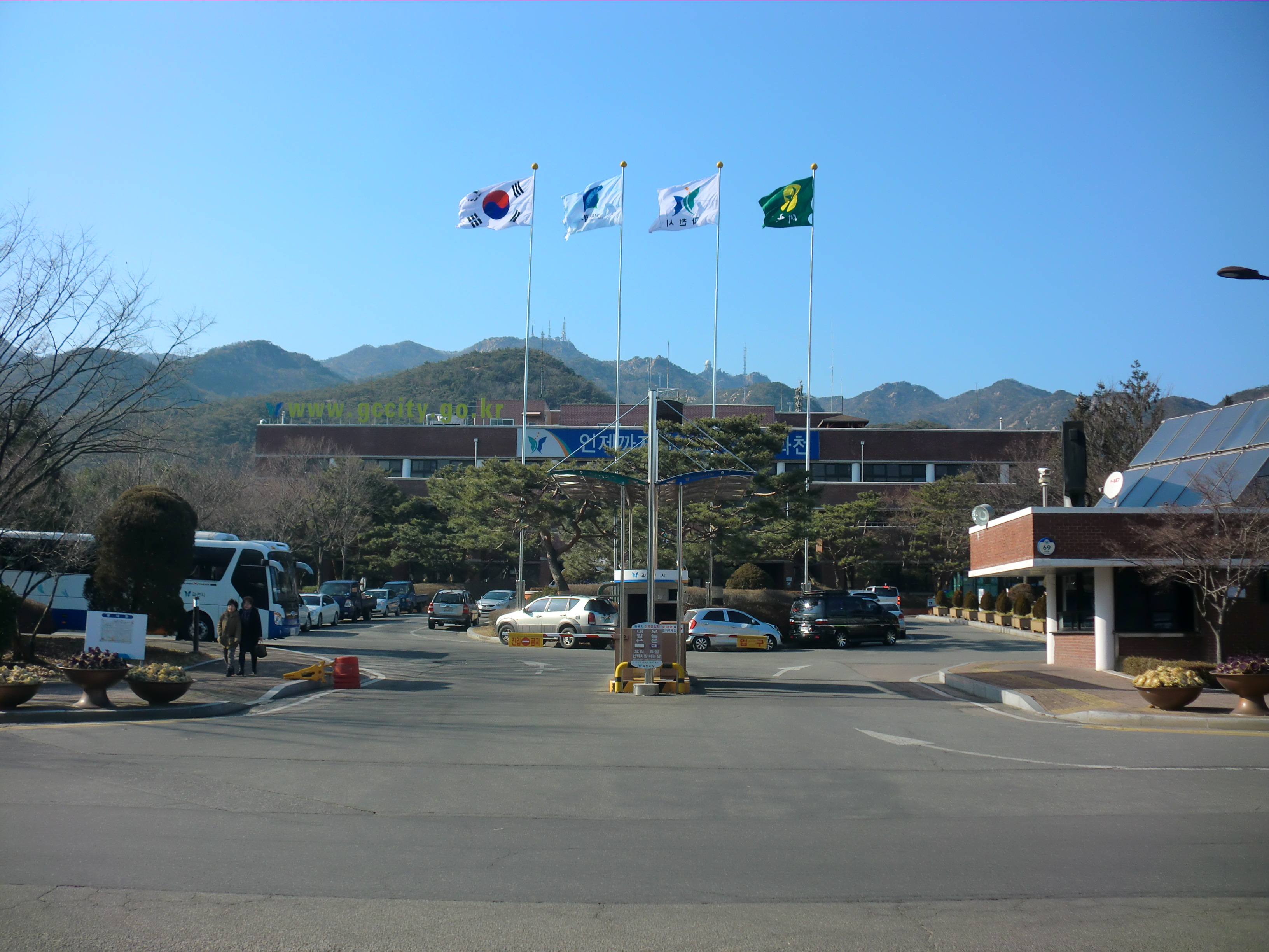 2014년 2월 21일 촬영한 경기도 과천시의 과천시청 외관