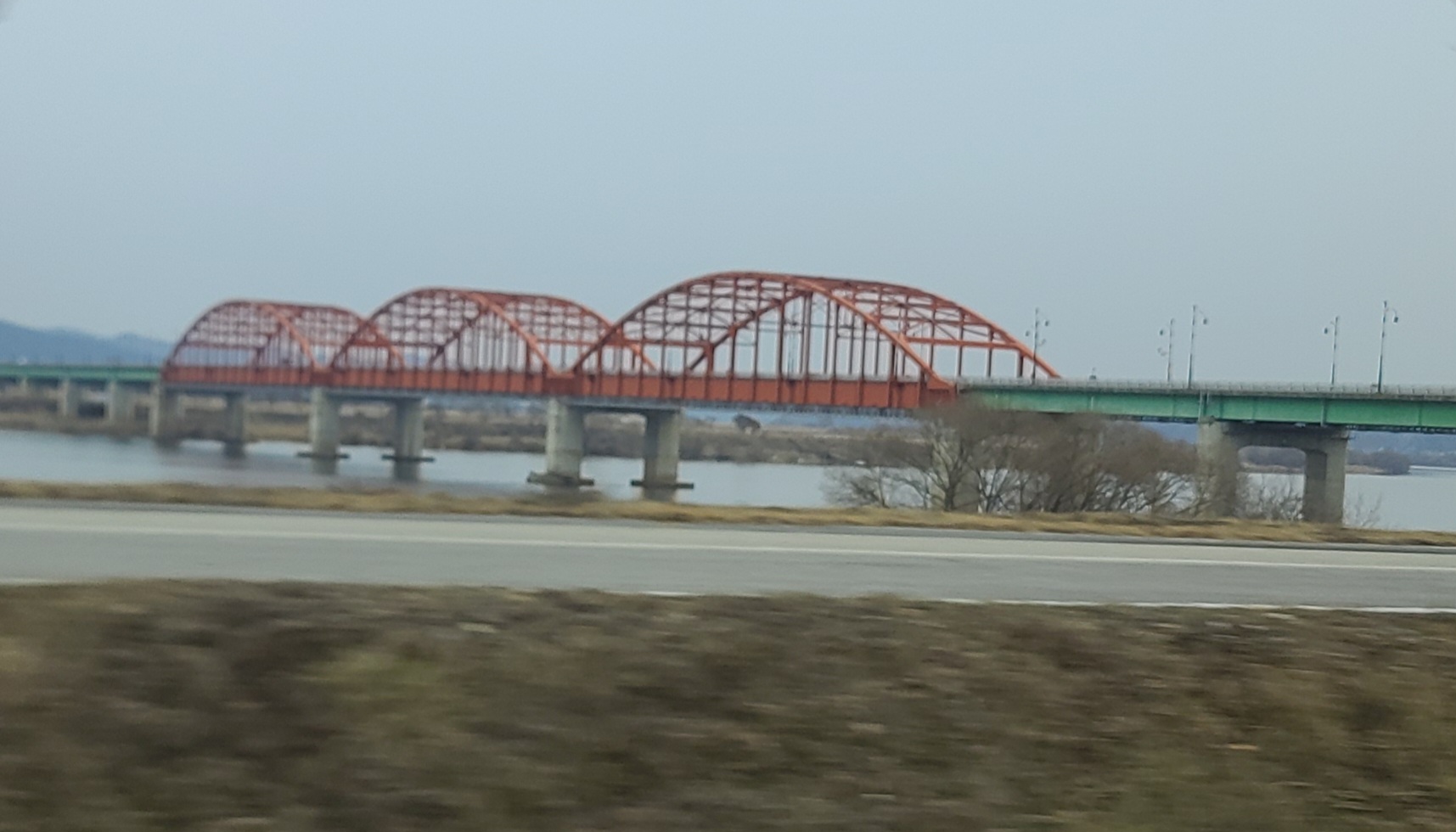 충청남도 부여군의 금강을 가로지르는 부여대교 전경