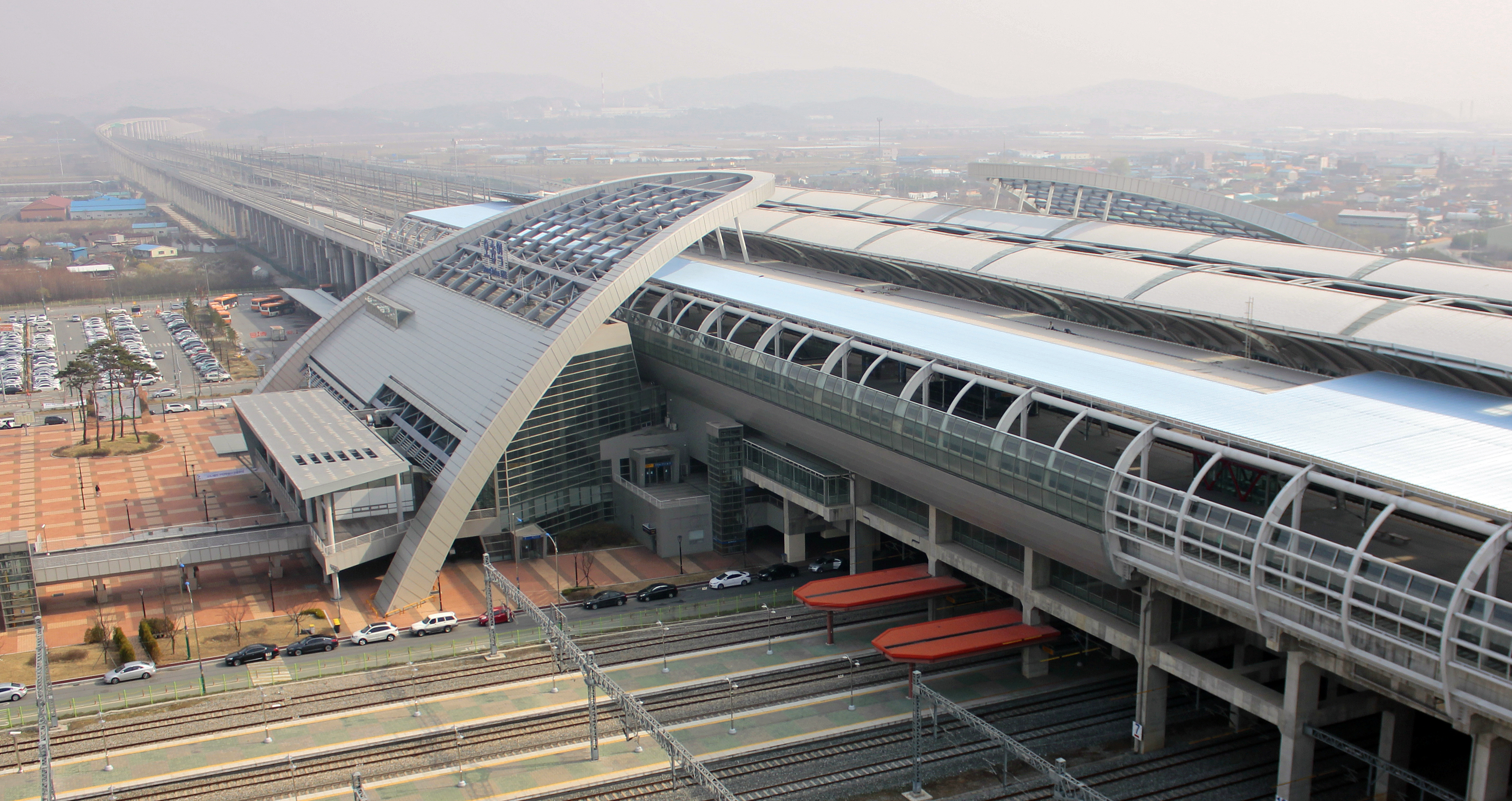 충청북도 청주시 흥덕구 오송역 외관, 2015년 3월 29일 촬영