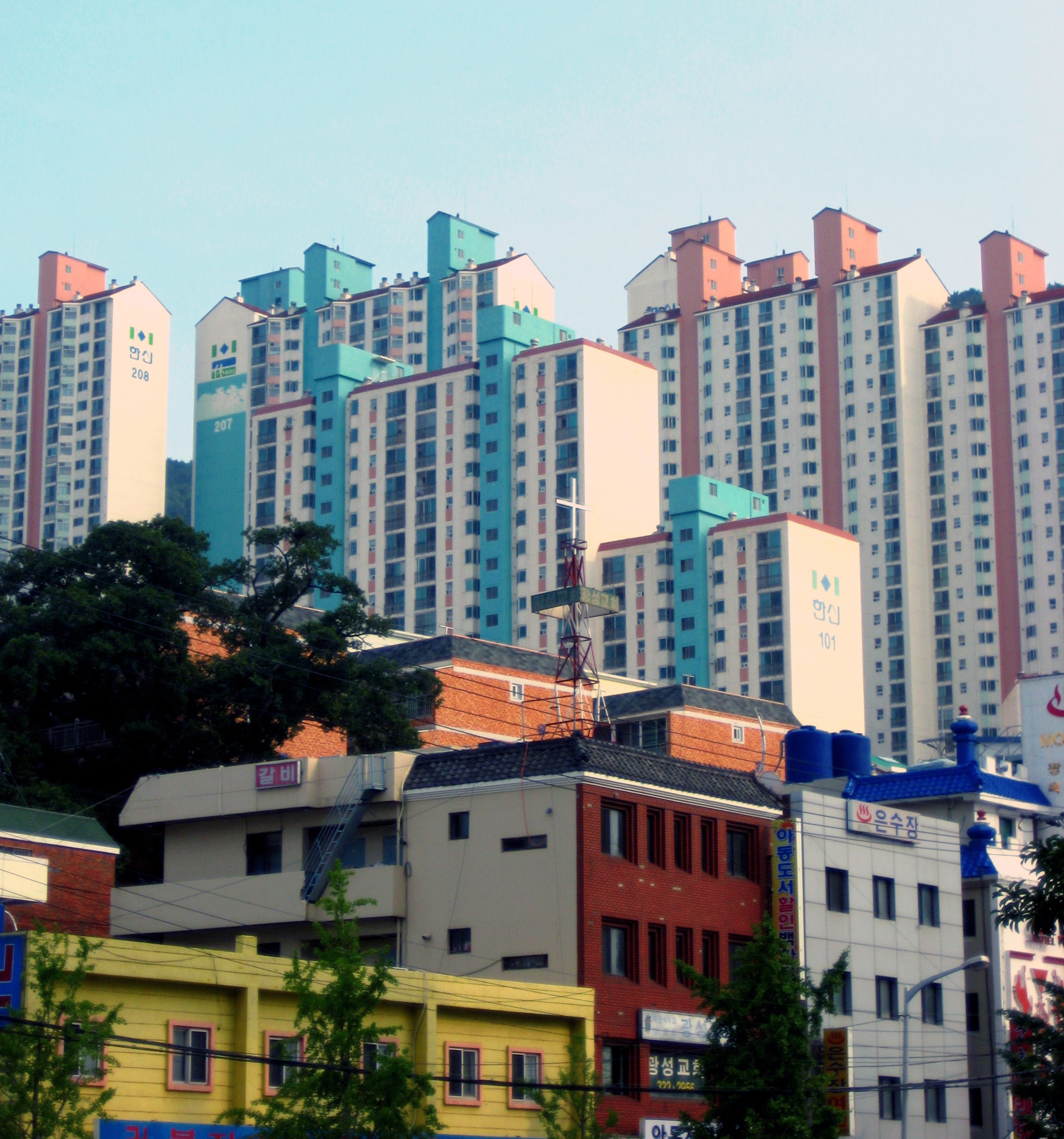 2008년 촬영된 부산광역시 사상구 엄궁동 아파트 단지 전경