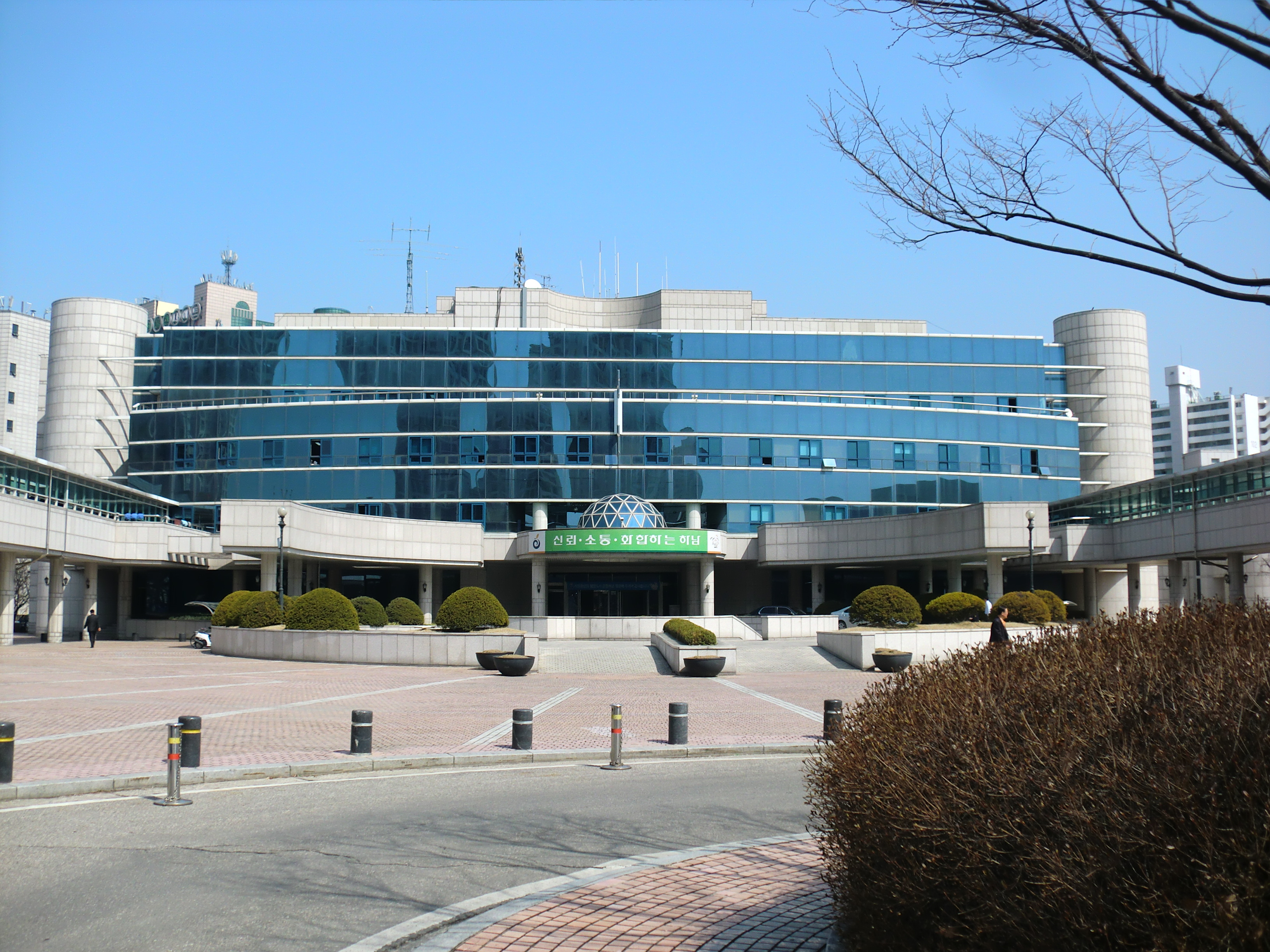 2015년 3월 19일 촬영한 경기도 하남시의 하남시청 전경